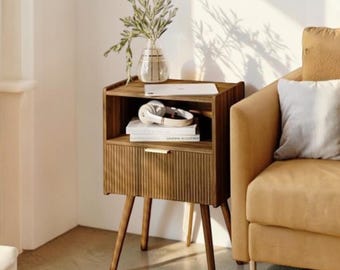 Mesita de noche moderna con cajón y estante, de madera, color marrón nogal.
