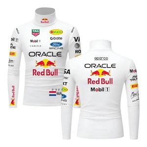 Könnte beinhalten: Weißes Langarmshirt mit Stehkragen. Das Shirt zeigt mehrere Logos, darunter "Red Bull", "Oracle" und "Mobil 1". Vorder- und Rückseite des Shirts sind sichtbar und zeigen das Design.