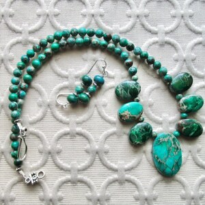 18 Inch Green and Tan Sea Sediment Jasper Five Graduated Pendant Necklace with Matching Earrings