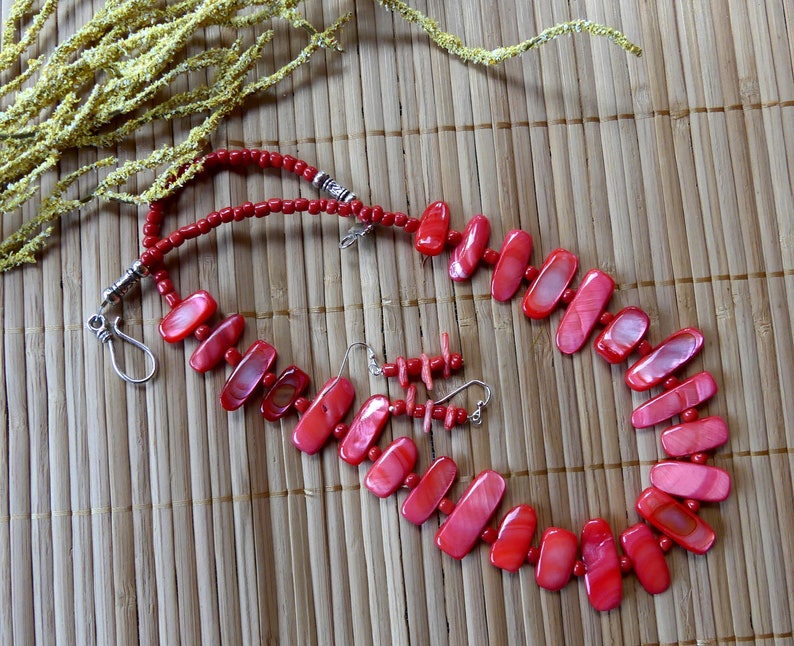 20 Inch Coral Mother of Pearl Shell Stick Bead Necklace with Earrings
