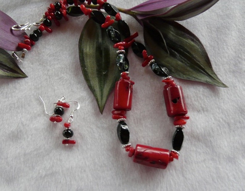 19 Inch Rustic Red Bamboo Coral and Black Onyx Necklace with Earrings
