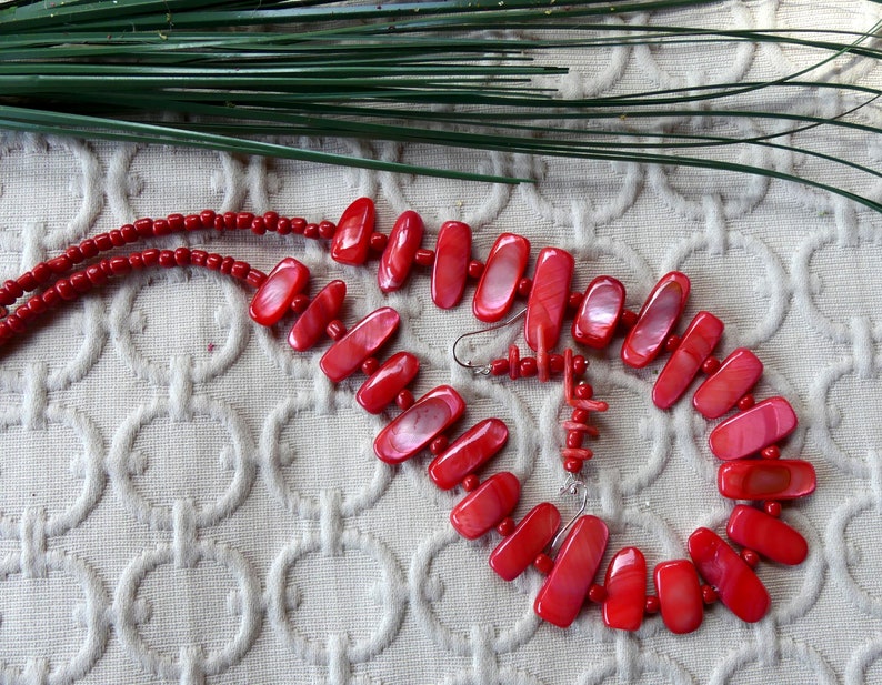 20 Inch Coral Mother of Pearl Shell Stick Bead Necklace with Earrings