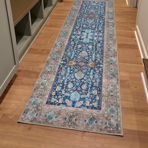 Tapis de couloir Oushak bleu marine – motif floral turc vintage, lavable, envers antidérapant