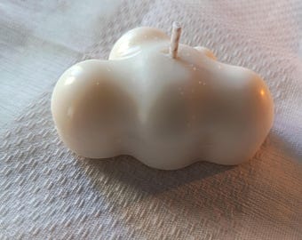 Anuncia la llegada de una pequeña princesa o príncipe. Cuando la nube se derrite, anuncia la llegada del bebé (¡niña o niño!).