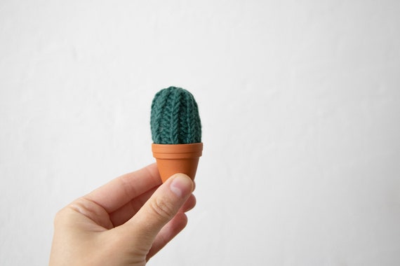 Kaktus Miniatur, gestrickter Kaktus Wolle, Dekoration frs Bro,  Einweihungsgeschenk, Mini Kakteen, Kaktus Nadelkissen, Office Deco - Etsy  sterreich