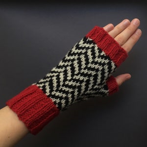 Black Lodge fingerless gloves, chevron pattern, handmade, size S - M, twin peaks inspired, wool