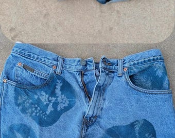 Pantalones cortos vaqueros con estampado botánico en cianotipia, vaqueros reciclados estampados a mano, pieza única.