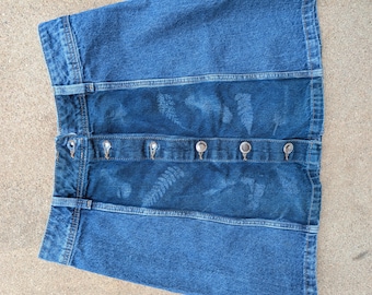 Falda vaquera botánica con estampado de cianotipos, vaqueros azules reciclados, prenda única.