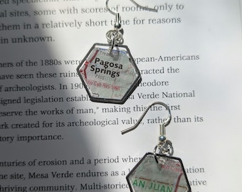 Pendientes con fragmentos del mapa de Colorado – Frontera entre Pagosa Springs y San Juan – Joyería cartográfica hexagonal de plata