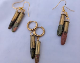 Pendientes de bala de unakita, pendientes colgantes de 9 mm, joyería de bala de cristal, pendientes góticos occidentales, par único.