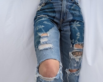 Pantalones vaqueros con estampado botánico en cianotipia, denim reciclado estampado a mano, arte para vestir.