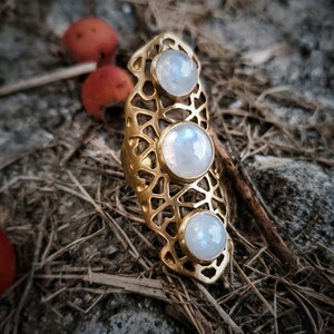 GEMMA  II /// Moonstone ring, 3 stone ring