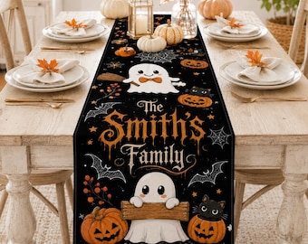 Gepersonaliseerde Halloween-tafelloper, linnen tafelloper met aangepaste familienaam, spook- en pompoendecoratie voor de eettafel, griezelig feest