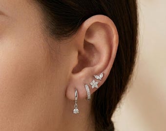 ミニマルなシルバーフープピアスセット、繊細なキュービックジルコニアスタッドピアス、蝶のピアス、花のスタッドピアス、普段使いのシルバージュエリー、彼女へのギフト