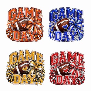 Puede incluir: Cuatro diseños gráficos con el texto GAME DAY en letras negritas. Cada diseño incluye un balón de fútbol americano marrón con un corazón, un lazo decorativo y pompones en tonos naranja, azul, dorado o rojo con estrellas y texturas brillantes.
