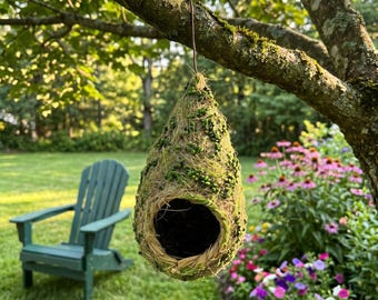 Casinha de pássaros artesanal em palha natural, decoração rústica para jardim, ninho de pássaros ecológico para pendurar ao ar livre, estilo cottagecore.