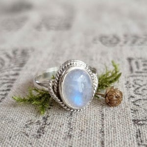 Blue Fire Rainbow Moonstone-ring: handgemaakte 925 sterlingzilveren boho-sieraden