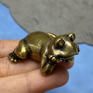 Solid Brass Frog Sculpture Mini Copper Toad Desk Decor Lucky Tea Pet Pocket Talisman