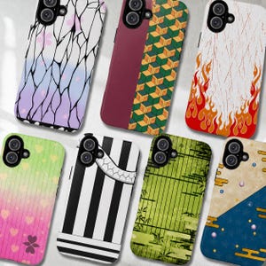 Könnte beinhalten: Eine Sammlung von Handyhüllen mit verschiedenen Designs. Die Hüllen zeigen Muster wie Flammen, geometrische Formen, Streifen und florale Motive. Farben sind Rot, Grün, Weiß und Schwarz. Die Hüllen sind für ein Smartphone konzipiert.
