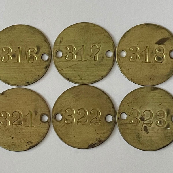 Brass Tags Round 1.5 inch 2 Holes Vintage Metal Number Tags Round Disc Brass Hotel Room Key Tags Locker Industrial Tag Steampunk DIY Jewelry