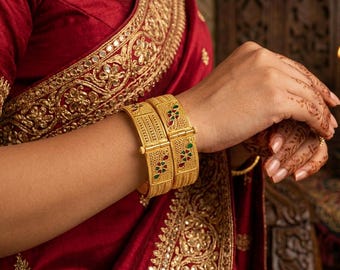 INDEED Juego de 2 brazaletes/pulseras tradicionales elegantes chapadas en oro para mujeres y niñas 1017