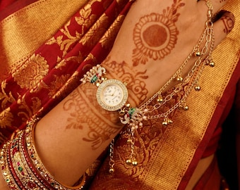 Pulsera/reloj de pulsera vintage de oro, perlas, piedras preciosas y diamantes, accesorio de moda único con temática floral tradicional KW0002