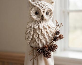 Handgemaakte gehaakte uil gordijnophanger, boho dennenappel accent, rustieke boerderijdecoratie