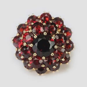 Vintage Bohemian Garnet Cluster Ring, Antique Pyrope Garnet Flower Ring, Solid Gold Multi Stone Statement Ring, Cocktail Ring, Gift for Her