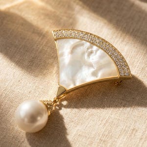 Gold Fan Brooch with Pearl and Zircon Accents – Elegant Statement Jewelry