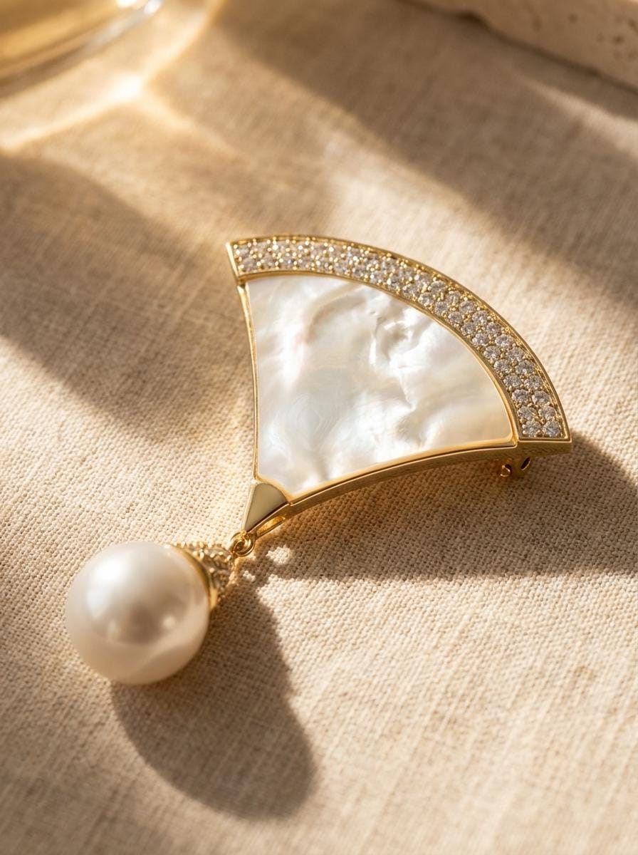 Schiaparelli brooch - Etsy 日本