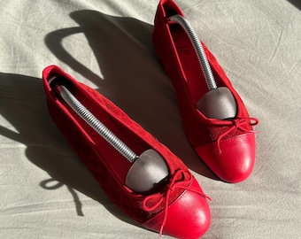 Ballerine rosse in pelle scamosciata trapuntata con punta rinforzata