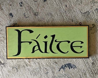 Failte sign/Irish sign/wooden sign/hand painted sign/welcome sign/Celtic sign/man cave decor/pub sign/green sign/entryway sign/Irish welcome