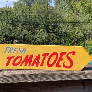Letrero de tomates frescos/pintado a mano/reproducción antigua/letrero de madera para carretera/letrero de puesto de granja/arte de cocina/estilo rústico/flecha