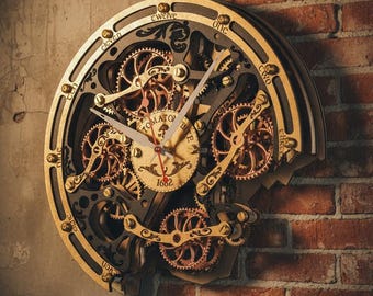 Zegar ścienny w stylu steampunk z ruchomymi kołami, czarno-złota dekoracja industrialna, spersonalizowany prezent dla niego