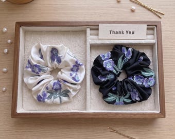 Coletero elegante bordado con orquídeas / Goma para el cabello de satén de seda blanco y negro / Accesorio floral para el cabello de estilo cottagecore / Regalo para damas de honor