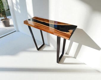 Consola de nogal River hecha a mano: mueble de entrada de resina epoxi con borde natural