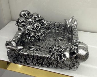 Gothic Skeleton Ashtray | Halloween Skull Cigarette Holder | Vintage Resin Smoking Tray | Spooky Home Decor Gift