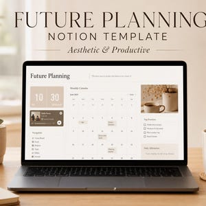 Peut inclure: Ordinateur portable affichant un modèle Notion "Future Planning" avec un calendrier et des tâches quotidiennes. L'écran présente une palette de couleurs beige et blanche. Le texte "Aesthetic & Productive" est au-dessus de l'ordinateur portable. Une petite plante en pot et une tasse à café sont sur le bureau.