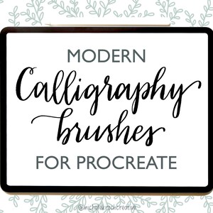 以下が含まれることがあります： 白いデジタルタブレットに黒いフレームがあり、白い背景に「MODERN Calligraphy brushes FOR PROCREATE」というテキストが表示されています。テキストは黒い筆記体で書かれています。