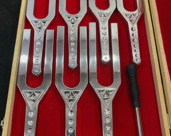 Ankh-resonator, ljudsvärd, stämgaffelset med solklocka – ljudläkande instrument