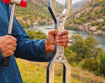 528 Hz och 432 Hz jättelikt stämgaffel med hög effekt, vibrationsläkningsinstrument