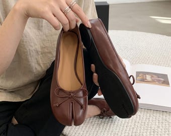 Zapatos Tabi de cuero hechos a mano para mujer, bailarinas minimalistas con punta dividida, mocasines Ninja.
