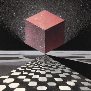 Pode incluir: Uma pintura abstrata com um cubo vermelho flutuando sobre um caminho quadriculado. O fundo &eacute; um c&eacute;u estrelado, com um gradiente de preto e branco. O caminho leva ao cubo, criando uma sensa&ccedil;&atilde;o de profundidade.