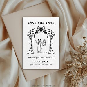 Op de afbeelding: Zwart-wit Save the Date kaart met een lijntekening van een bruidspaar onder een boog. De kaart bevat de tekst "We are getting married! 01.01.2026" en de namen Jane Doe & Jhon Smith. Op een beige achtergrond.