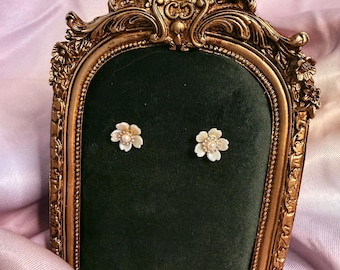 Daisy petal earrings