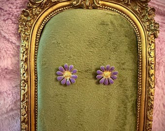 Pretty purple daisy post earrings