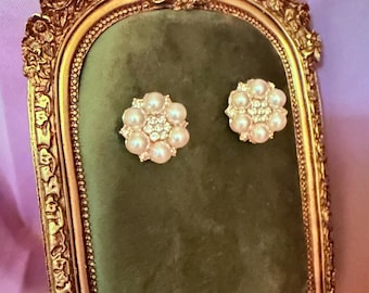 Faux pearl floral earrings