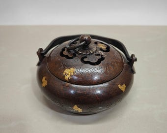 Chinees bronzen wierookvat – goudkleurige glans, houten handvat, wierookbrander op statief