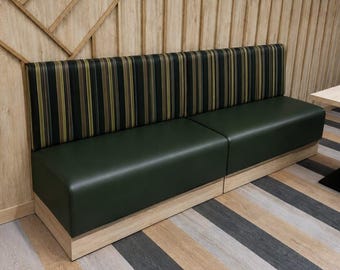Banco estofado verde feito sob medida – Elegância e conforto para cafés, bares, restaurantes e interiores residenciais.