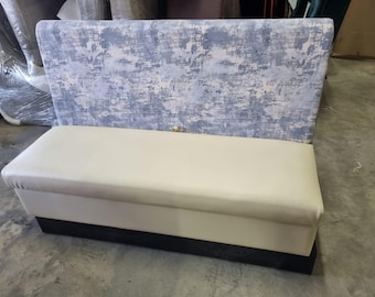 Banquette coffre design bicolore avec dossier texturé – rangement intégré